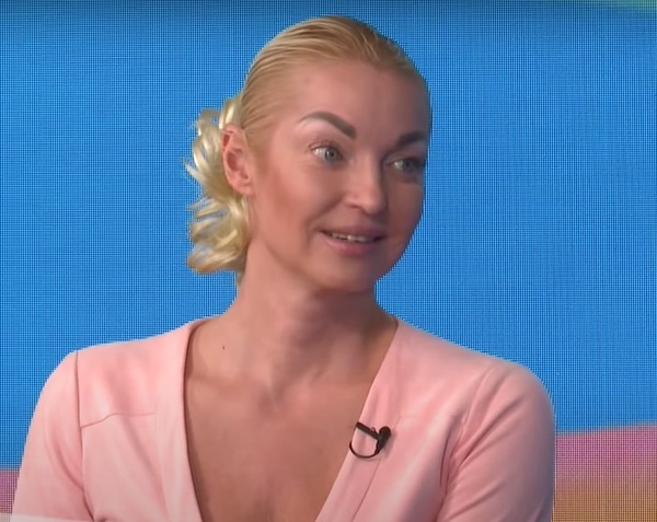 Волочкова уверена, что бывшие хотят к ней вернуться: 