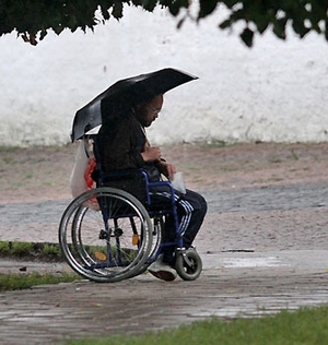 В России испытали первую электроколяску для полностью обездвиженных инвалидов