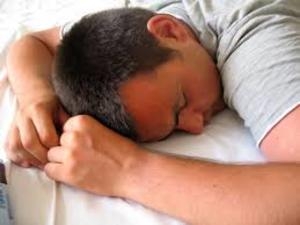 Учёные выяснили, почему люди говорят во сне