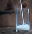 Россиян предупредили о вирусе энцефалита в сыром молоке