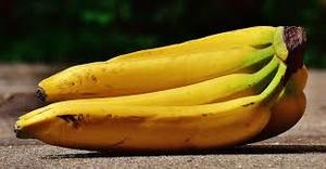Медики объяснили, чем полезна банановая кожура