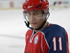 Путин вышел на лёд, чтобы принять участие в хоккейном матче