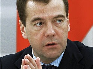 Медведев дал поручение министерствам по разработке единой базы для грантов