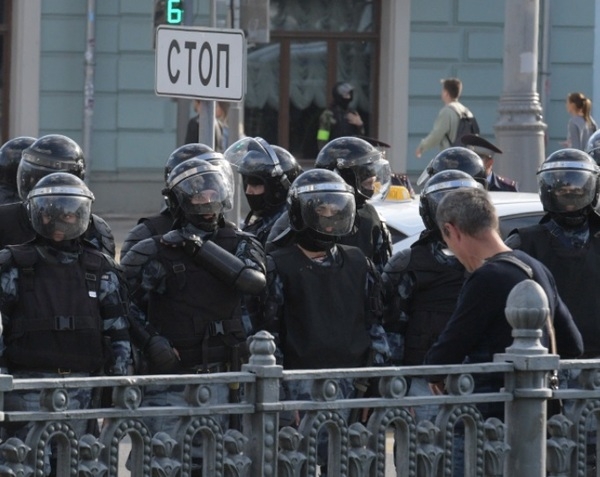 В Госдуму внесён проект о повышенных штрафах за неповиновение силовикам на митингах