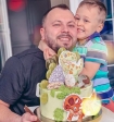 Сынишка Сумишевского впервые после страшной аварии встретил день рождения без мамы, но с папой