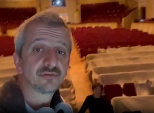 Константин Богомолов записал видео в связи со слухами об отъзде