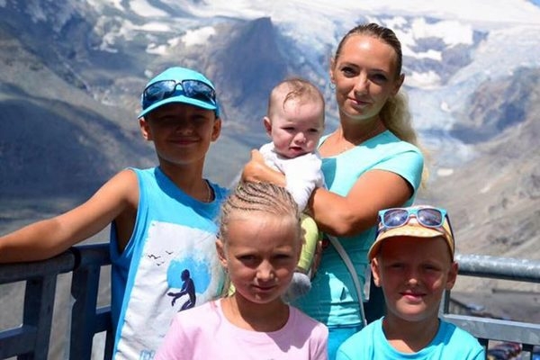 Светлана Малькова с тремя детьми переехала в США