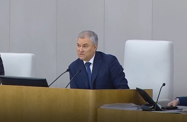 Володин рекомендовал сенатору, сообщившему о смерти Жириновского, сложить полномочия
