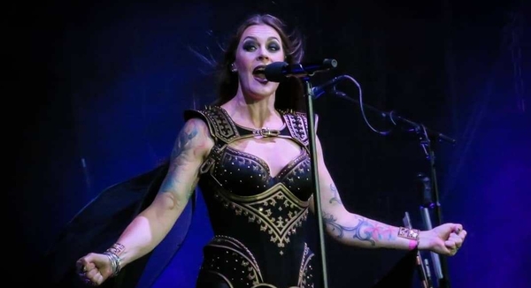 У солистки группы Nightwish Флор Янсен выявили рак
