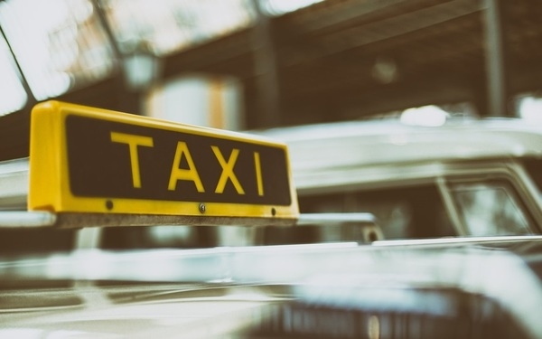 Госдума приняла закон, регулирующий работу такси