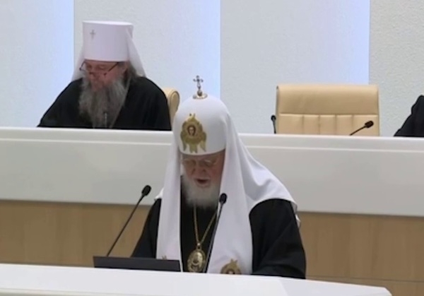 Патриарх Кирилл призвал запретить мобилизацию многодетных отцов в мирное время