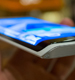 Samsung предложит смартфон с завернутым экраном