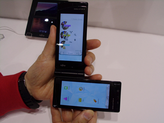 Dual Display smartphone Fujitsu (Android)