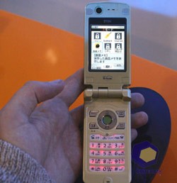 Foma D701i на выставке Symbian Expo 2005